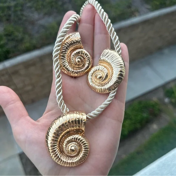 Gold Shell Pendant Necklace and Earrings Set - Picture 1 of 2